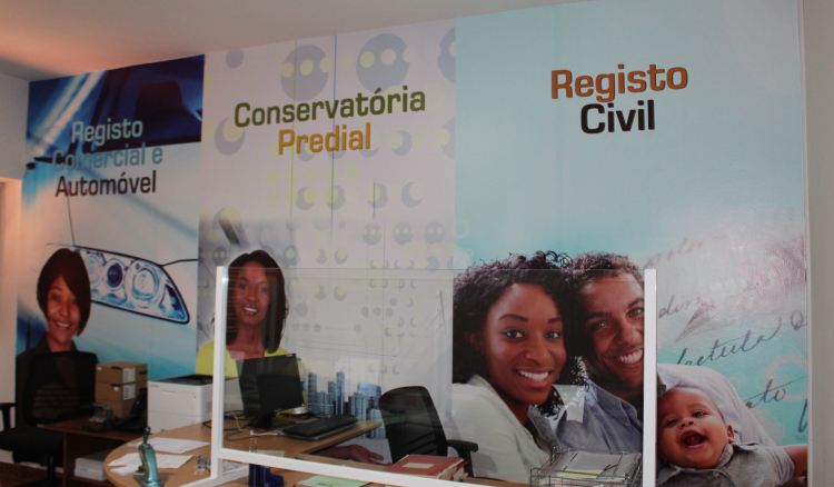 Trabalhadores dos registos e notariado desconvocam greve