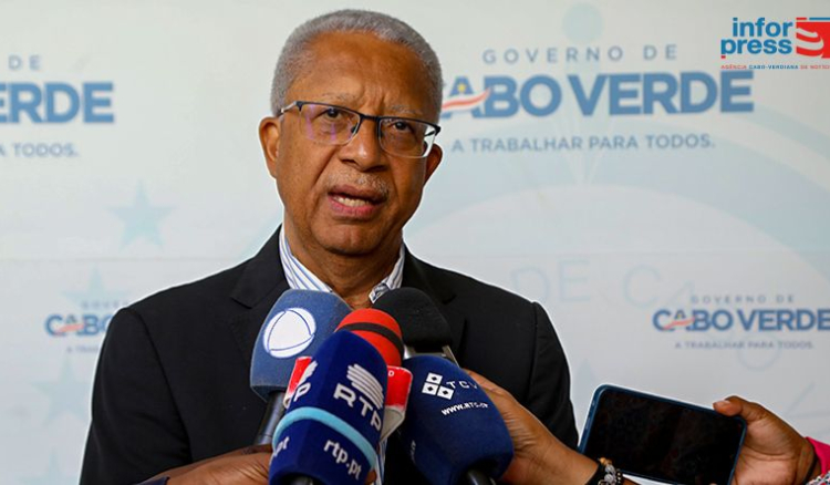 Kriola e Praia d´Aguada entram brevemente em operação, anuncia ministro dos Transportes