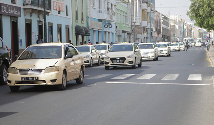 Parque automóvel cresce 25%. Há hoje 81 mil veículos em Cabo Verde (corrigido)
