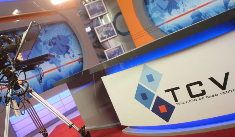 Pela liberdade de imprensa! Jornalistas em vigília à porta da TCV