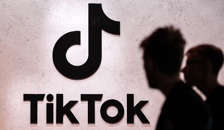 EUA e União Europeia com medo do TikTok. Há países que já proibiram o uso da rede social chinesa por suspeita de espionagem