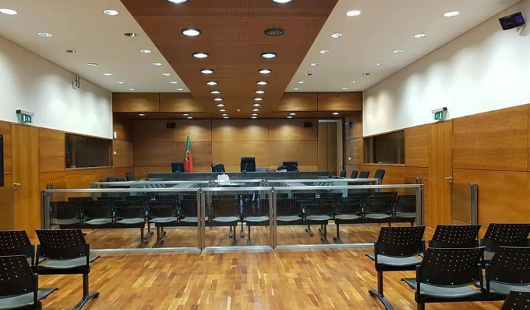 Testemunhas negam que Odair Moniz tivesse um punhal na mão