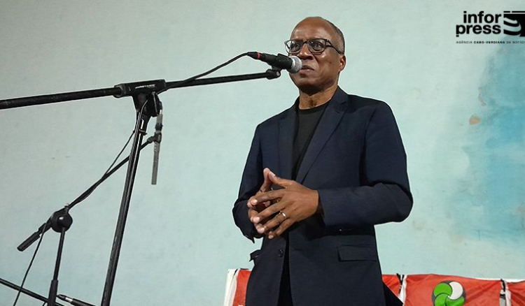 Ulisses procura associar Francisco Carvalho &agrave; extrema-direita