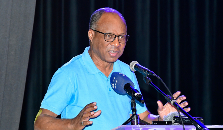 Ulisses reconhece que situa&ccedil;&atilde;o dos jovens &eacute; complexa e exorta-os a buscarem oportunidades