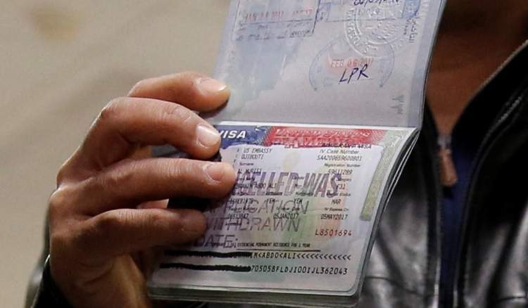 EUA passam a cobrar taxa extra de 250 dólares sobre vistos de visitantes