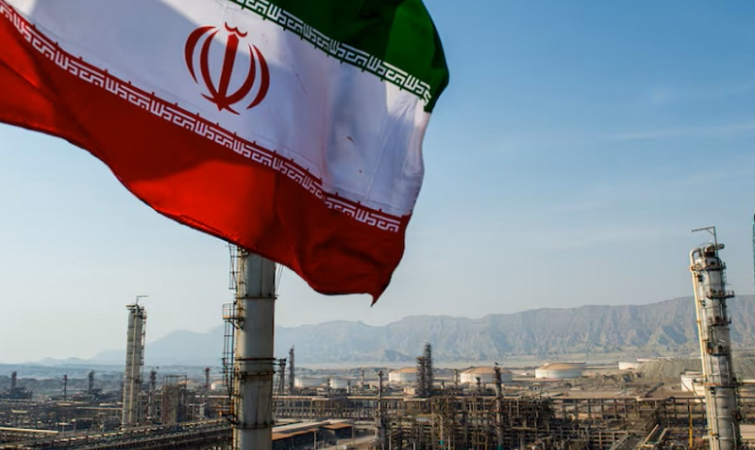 Pre&ccedil;o do petr&oacute;leo dispara ap&oacute;s ataques a refinarias iranianas