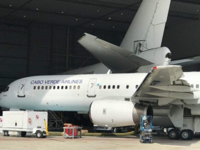 Segundo Boeing da TACV já está cá (actualizado)