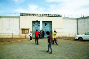 Detida de nacionalidade brasileira é encontrada sem vida numa das celas da Cadeia Central da Praia (atualizada)*
