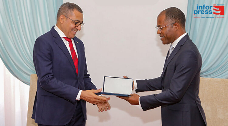 Presidente da República de São Tomé e Príncipe recebe Chave da Cidade da Praia