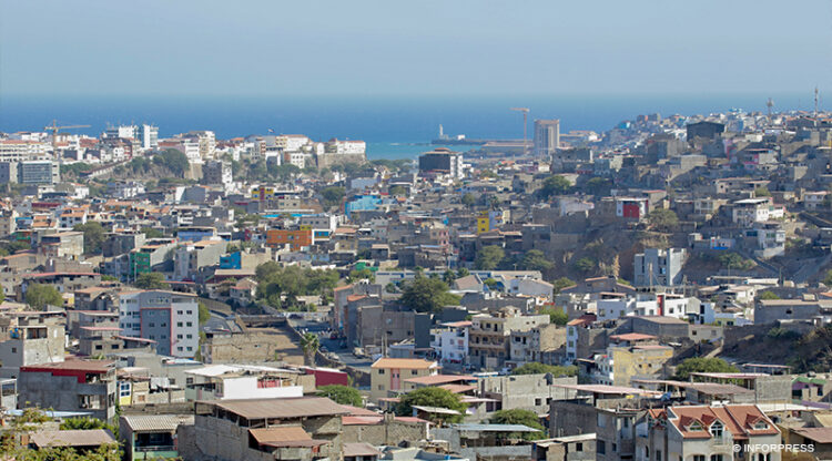 Câmara da Praia inicia terça-feira construção de casas de banho em três bairros da capital