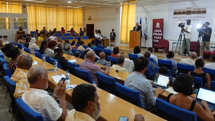 Praia acolhe Encontro de Escritores de Língua Portuguesa