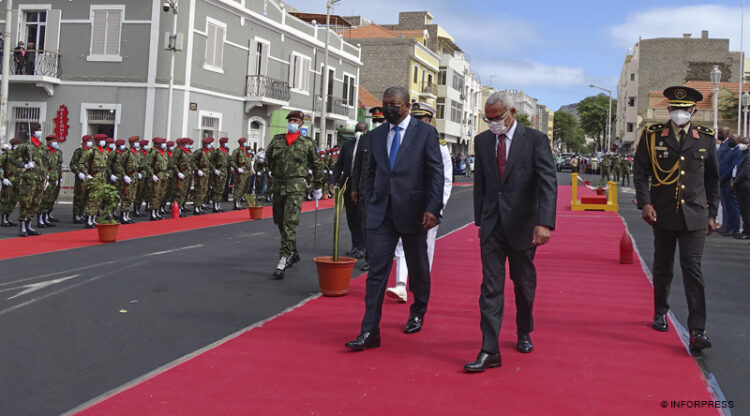 Presidente angolano despede-se de Cabo Verde com honras militares no Palácio do Povo em São Vicente