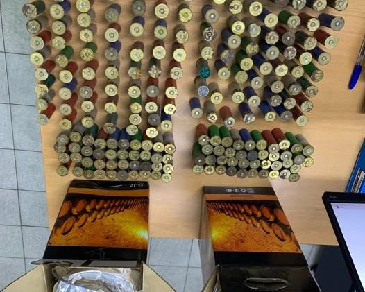 Polícia Nacional apreende 218 munições em caixas de vinho de Portugal