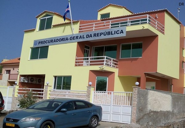 Cidadão russo detido em São Vicente por mandado da Interpol aguarda extradição