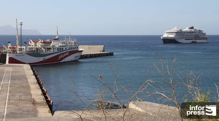 Santo Antão: Veleiro com sete tripulantes a bordo afundou-se na baía do Porto Novo