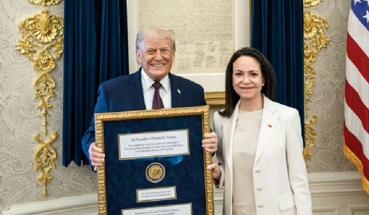 Trump recebe &ldquo;Nobel da Paz&rdquo; em segunda m&atilde;o